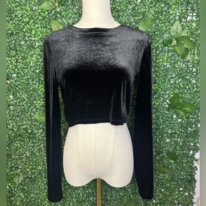 Design Black Velvet Crop Top